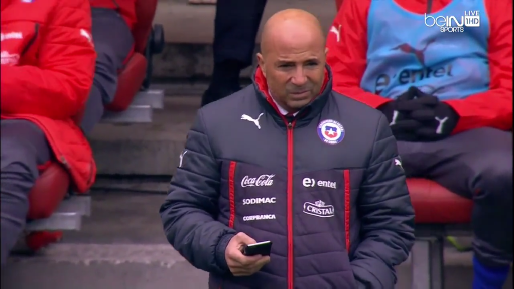 Kann auch kurz vor dem Spiel nicht aufhören damit, sich unsere Videos anzuschauen: Jorge Sampaoli.